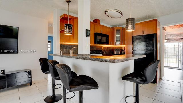 9840 SW 48th St, Miami, FL 33165