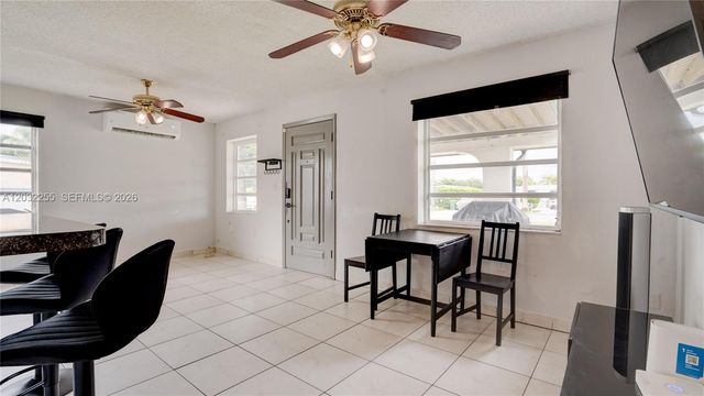 9840 SW 48th St, Miami, FL 33165