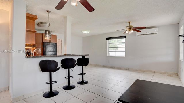 9840 SW 48th St, Miami, FL 33165