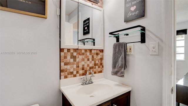 9840 SW 48th St, Miami, FL 33165