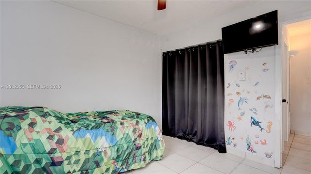 9840 SW 48th St, Miami, FL 33165