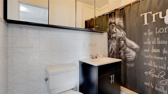 9840 SW 48th St, Miami, FL 33165