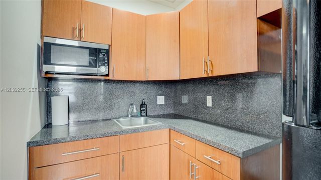 9840 SW 48th St, Miami, FL 33165