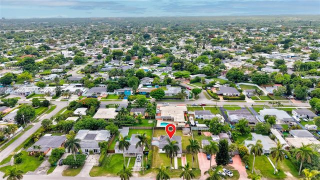 9840 SW 48th St, Miami, FL 33165