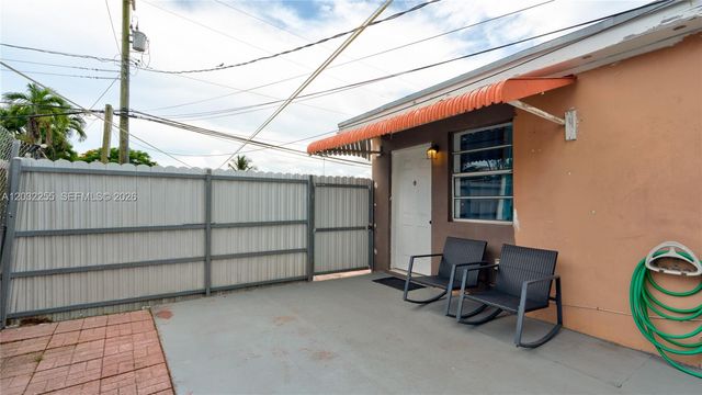 9840 SW 48th St, Miami, FL 33165