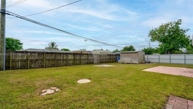 9840 SW 48th St, Miami, FL 33165