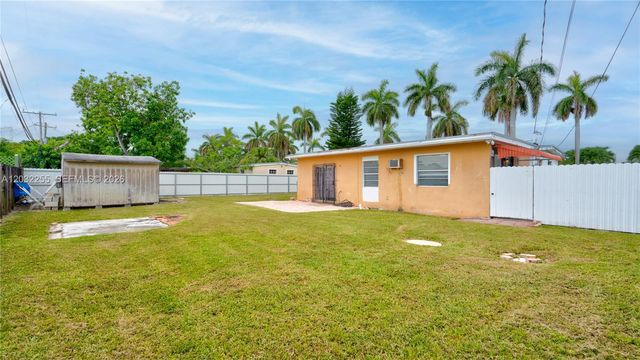 9840 SW 48th St, Miami, FL 33165