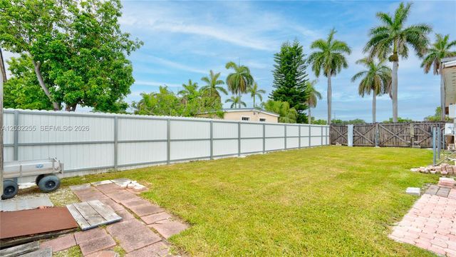 9840 SW 48th St, Miami, FL 33165