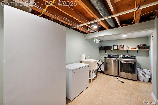 3580 Newgate Drive, Troy, MI 48084