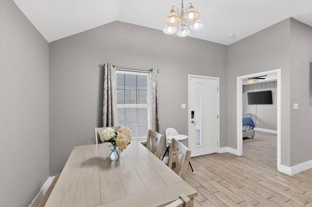 1006 W Brown Street, Ennis, TX 75119