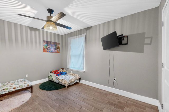 1006 W Brown Street, Ennis, TX 75119