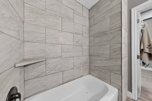 1006 W Brown Street, Ennis, TX 75119