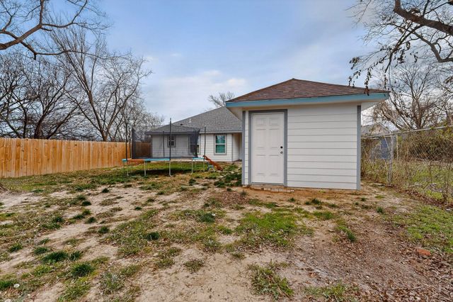 1006 W Brown Street, Ennis, TX 75119