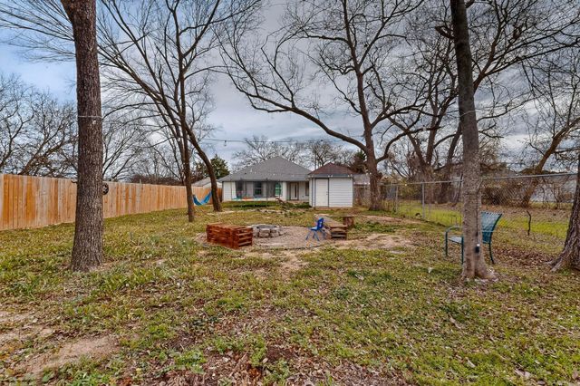 1006 W Brown Street, Ennis, TX 75119
