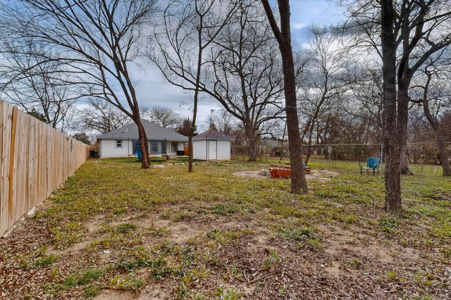 1006 W Brown Street, Ennis, TX 75119