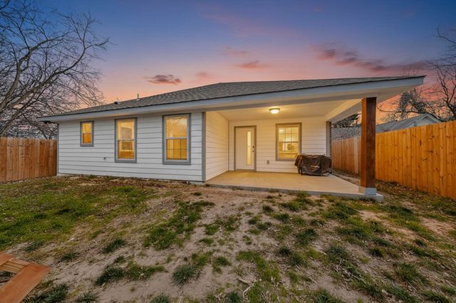 1006 W Brown Street, Ennis, TX 75119