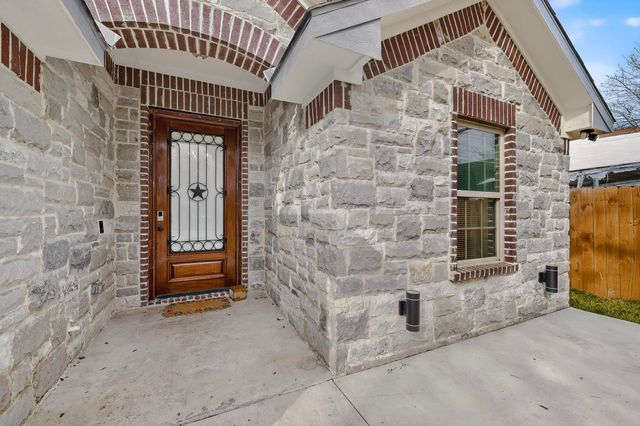 1006 W Brown Street, Ennis, TX 75119