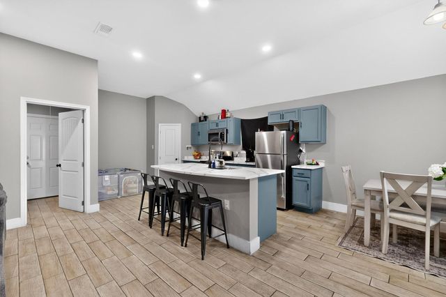 1006 W Brown Street, Ennis, TX 75119