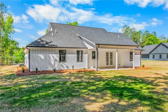 1705 NC Highway 801 S, Advance, NC 27006