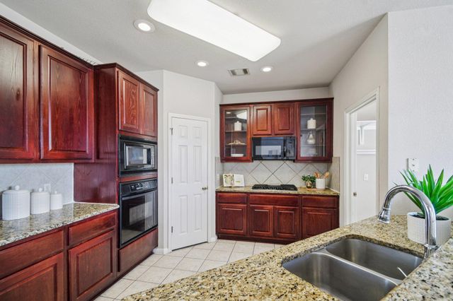 1003 Ambrose DR, Pflugerville, TX 78660