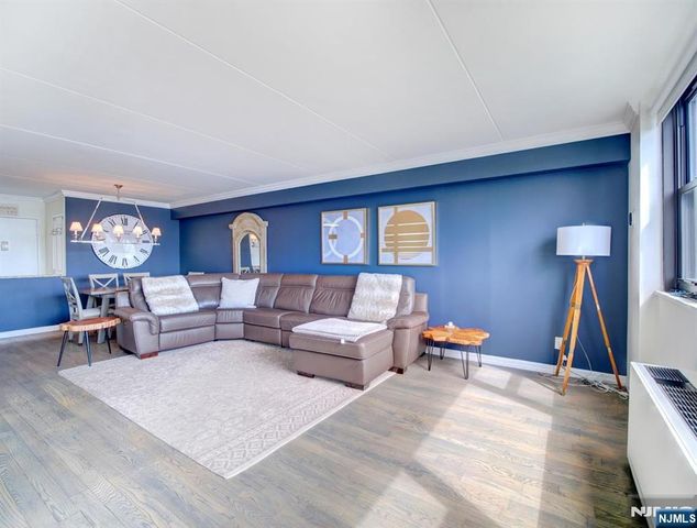 250 Gorge 21B, Cliffside Park, NJ 07010