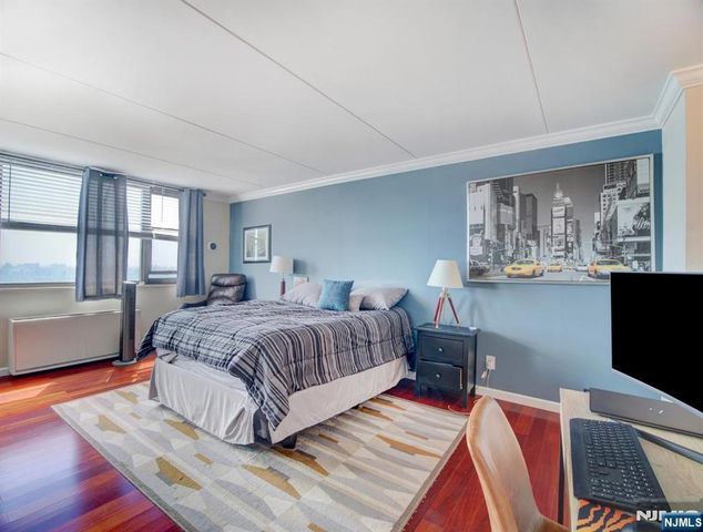 250 Gorge 21B, Cliffside Park, NJ 07010