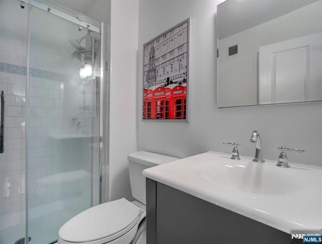 250 Gorge 21B, Cliffside Park, NJ 07010