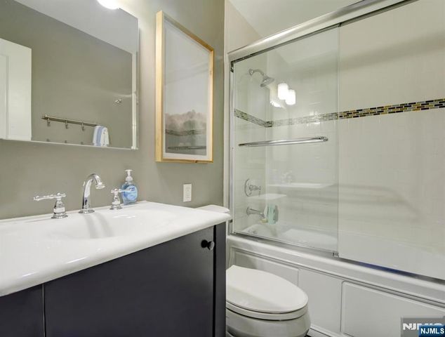 250 Gorge 21B, Cliffside Park, NJ 07010