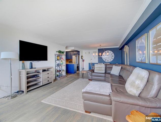 250 Gorge 21B, Cliffside Park, NJ 07010