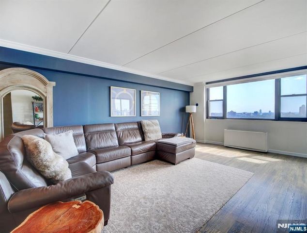 250 Gorge 21B, Cliffside Park, NJ 07010
