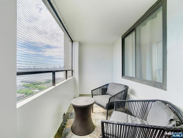250 Gorge 21B, Cliffside Park, NJ 07010