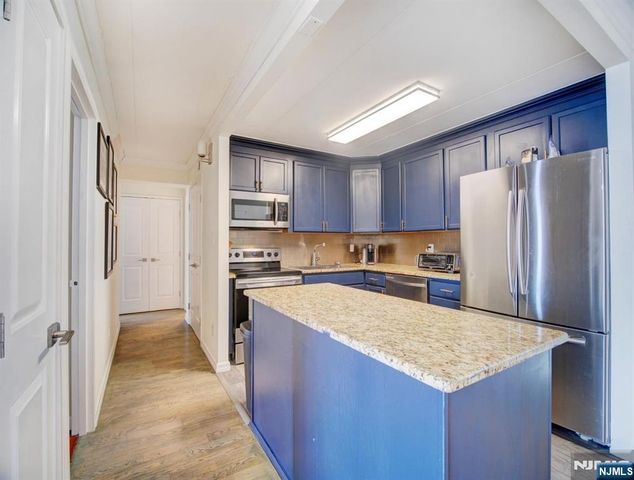 250 Gorge 21B, Cliffside Park, NJ 07010