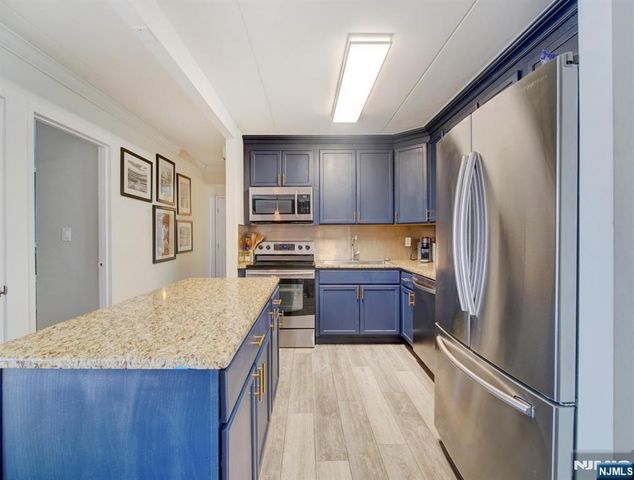 250 Gorge 21B, Cliffside Park, NJ 07010