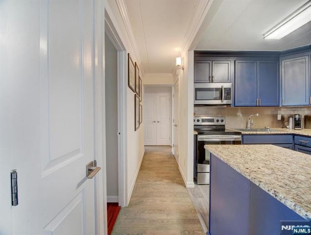 250 Gorge 21B, Cliffside Park, NJ 07010