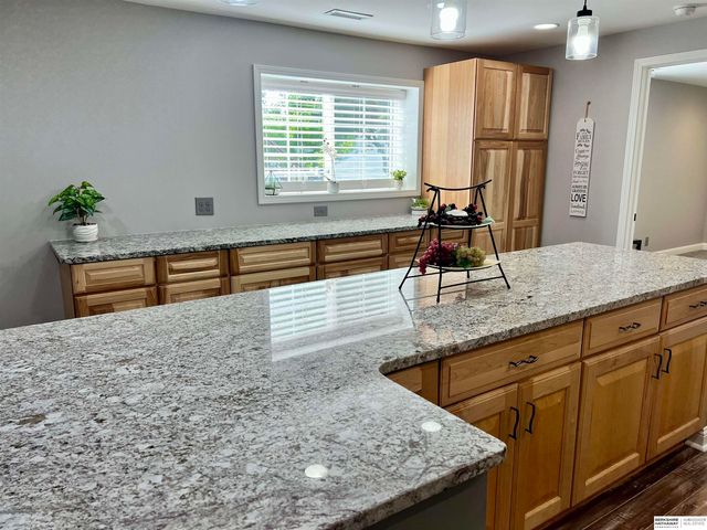 5714 S 161st Street, Omaha, NE 68135