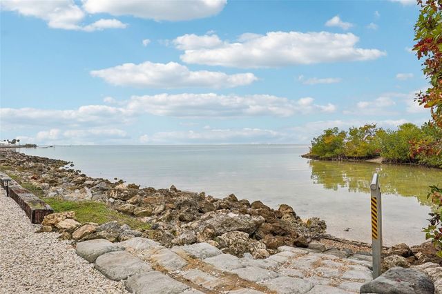 5000 CULBREATH KEY WAY 8-212, Tampa, FL 33611