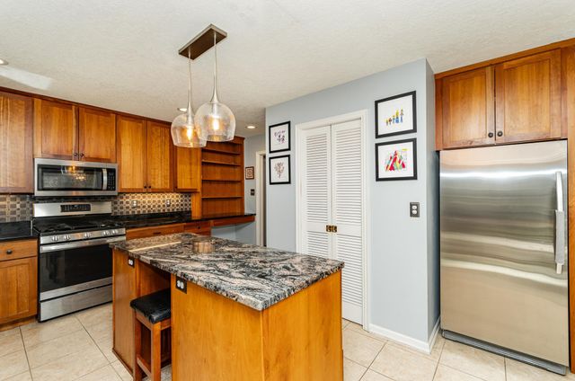 1406 Weatherhill Court SW, Rochester, MN 55902