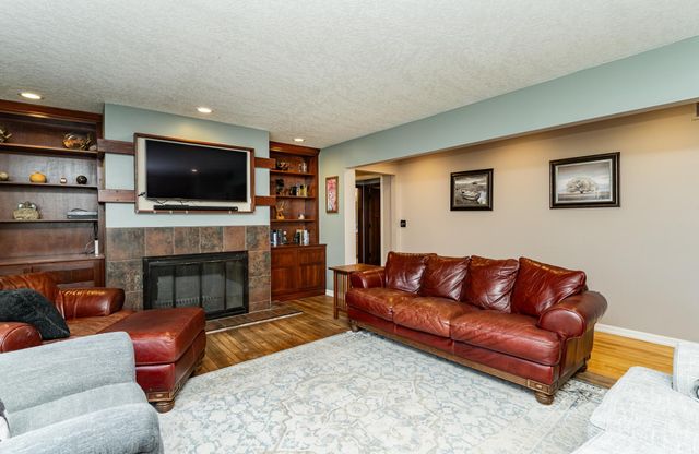 1406 Weatherhill Court SW, Rochester, MN 55902