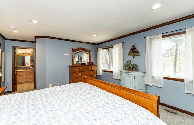 1406 Weatherhill Court SW, Rochester, MN 55902