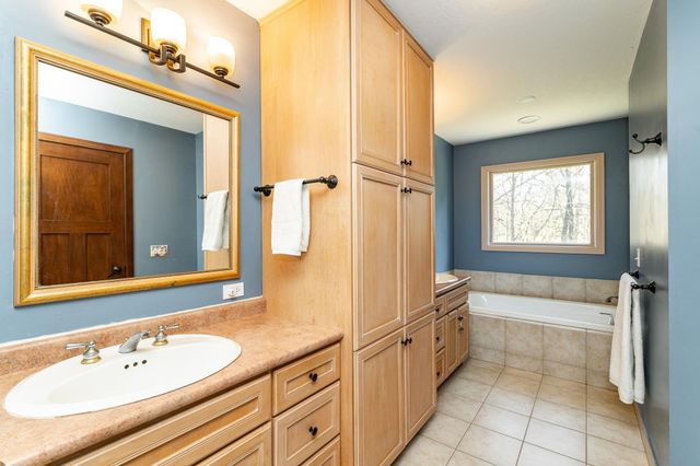 1406 Weatherhill Court SW, Rochester, MN 55902