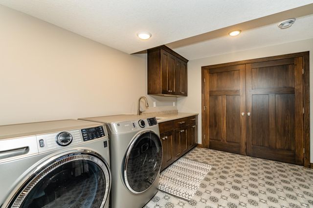 1406 Weatherhill Court SW, Rochester, MN 55902