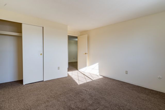 5 Silvestri Cir Unit 4, Derry, NH 03038