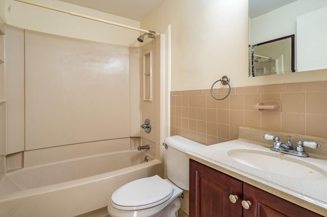 5 Silvestri Cir Unit 4, Derry, NH 03038