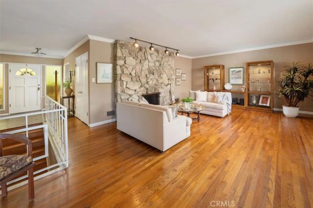 3342 Dunsmere, Glendale, CA 91206