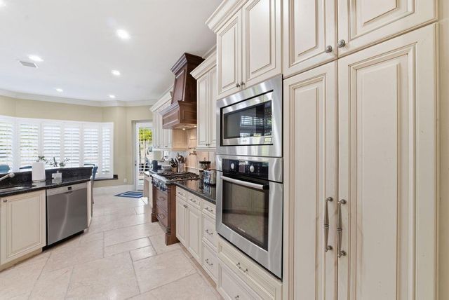 2221 NE 48th Court, Lighthouse Point, FL 33064