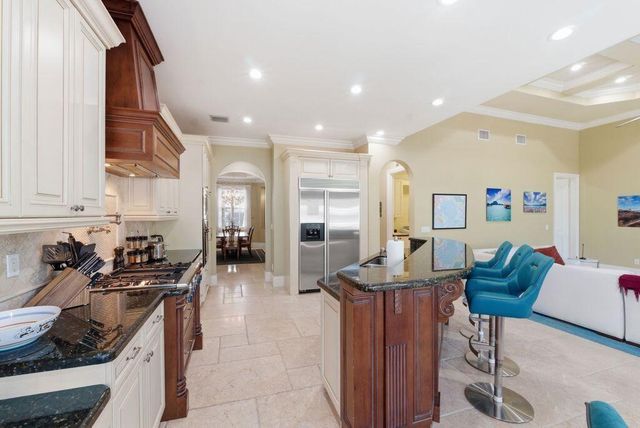 2221 NE 48th Court, Lighthouse Point, FL 33064