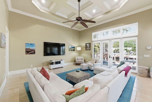 2221 NE 48th Court, Lighthouse Point, FL 33064