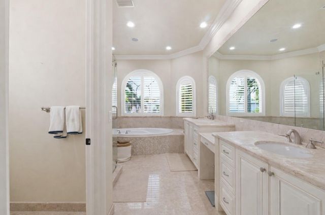 2221 NE 48th Court, Lighthouse Point, FL 33064