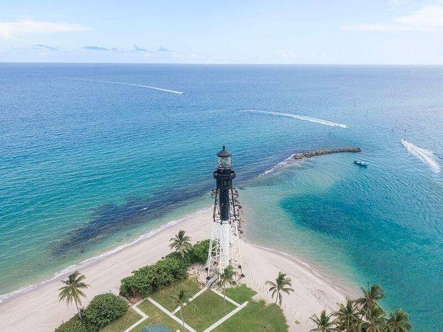 2221 NE 48th Court, Lighthouse Point, FL 33064