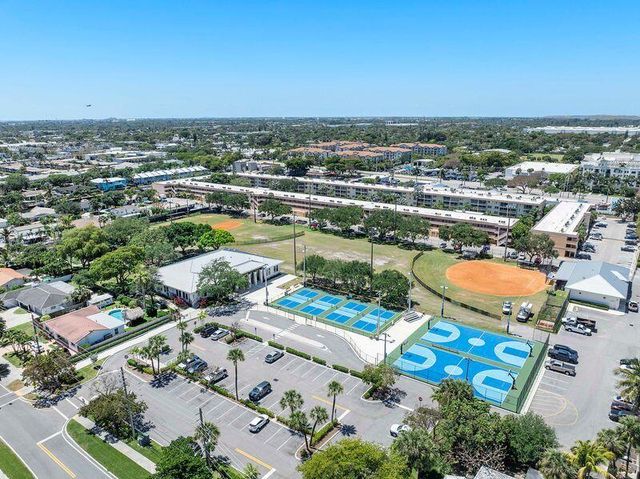 2221 NE 48th Court, Lighthouse Point, FL 33064